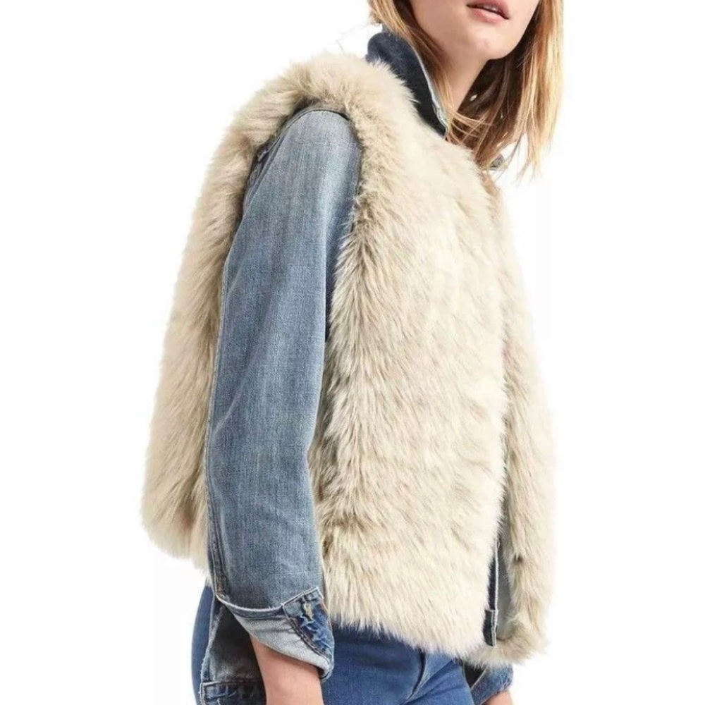 Gap fur vest